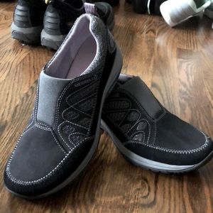 Literally wore once on short walk..like new.